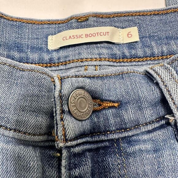 Levi’s Women’s Classic BootCut Size 6 Vintage Embroidered Jeans - Picture 4 of 4